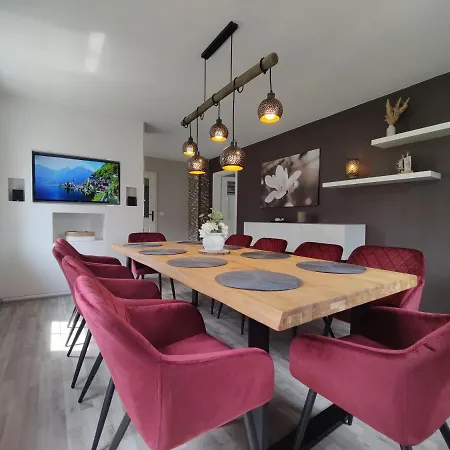 Adelsberg Mit Dachterrasse In Zentraler Lage Fuer Bis Zu 10 Personen Villa