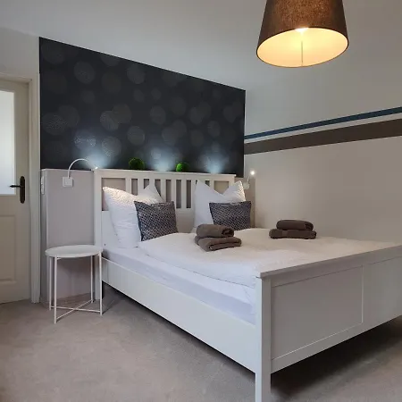 Adelsberg Mit Dachterrasse In Zentraler Lage Fuer Bis Zu 10 Personen Villa Chemnitz