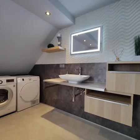 Adelsberg Mit Dachterrasse In Zentraler Lage Fuer Bis Zu 10 Personen Villa