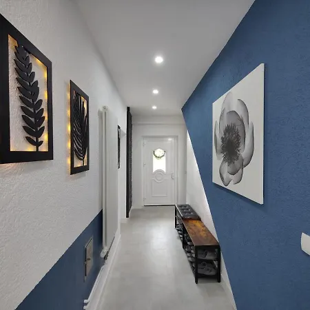 Adelsberg Mit Dachterrasse In Zentraler Lage Fuer Bis Zu 10 Personen Villa Chemnitz