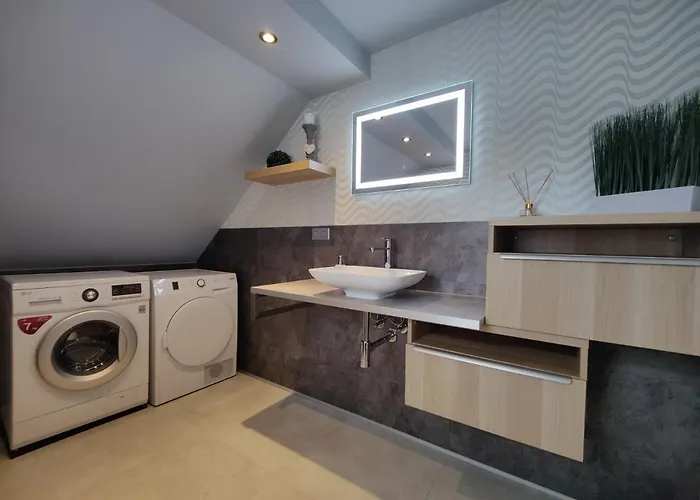 Adelsberg Mit Dachterrasse In Zentraler Lage Fuer Bis Zu 10 Personen Villa