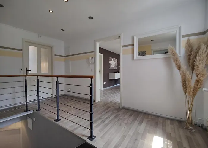 Villa Adelsberg Mit Dachterrasse In Zentraler Lage Fuer Bis Zu 10 Personen