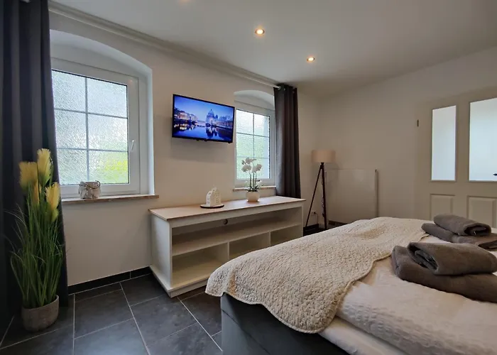 Adelsberg Mit Dachterrasse In Zentraler Lage Fuer Bis Zu 10 Personen Villa Chemnitz